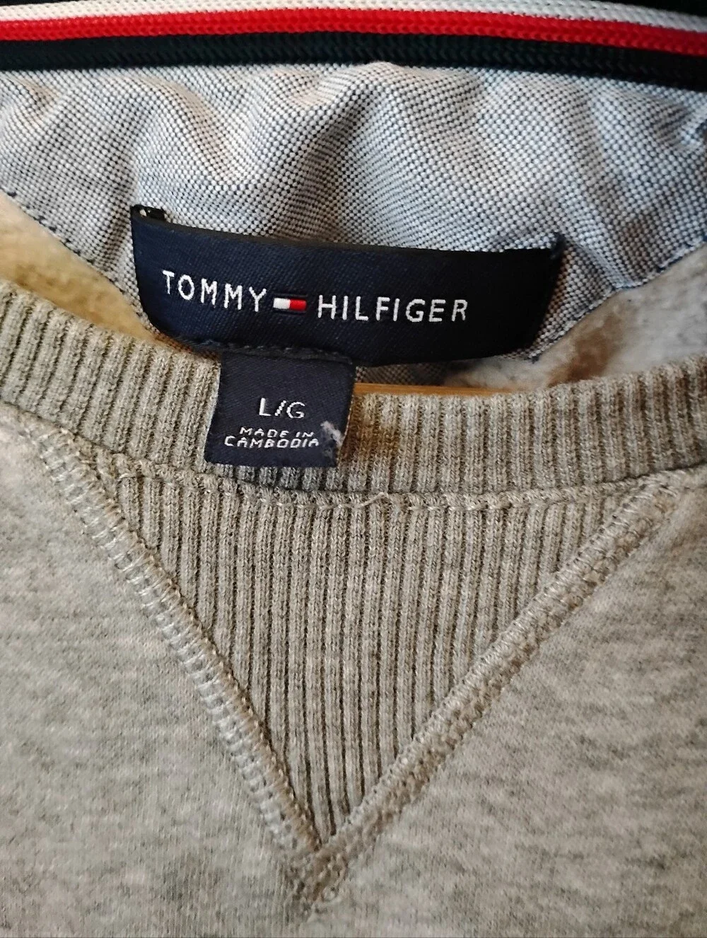 Tommy Hilfiger Light Gray Crewneck Sweatshirt with Chest Logo